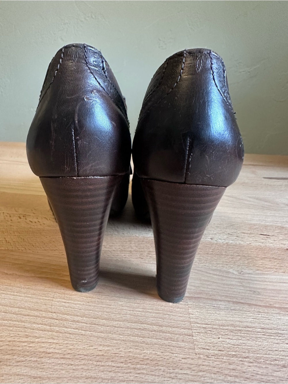 Women's FRYE Miranda Kiltie Oxford Brown Fringe Leather Heeled Loafers - Picture 6 of 6